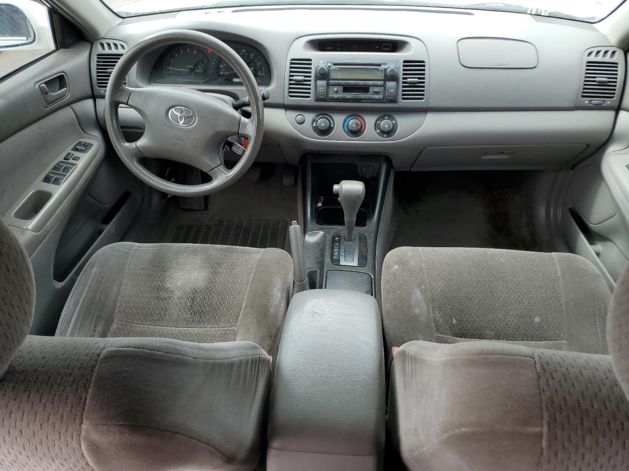 JTDBE32K640275193 2004 Toyota Camry Le