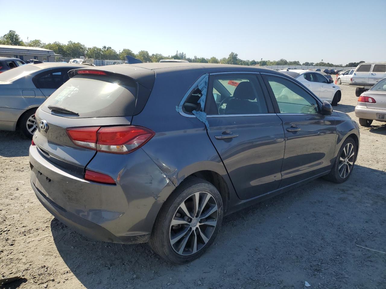 2018 Hyundai Elantra Gt vin: KMHH35LE9JU016895