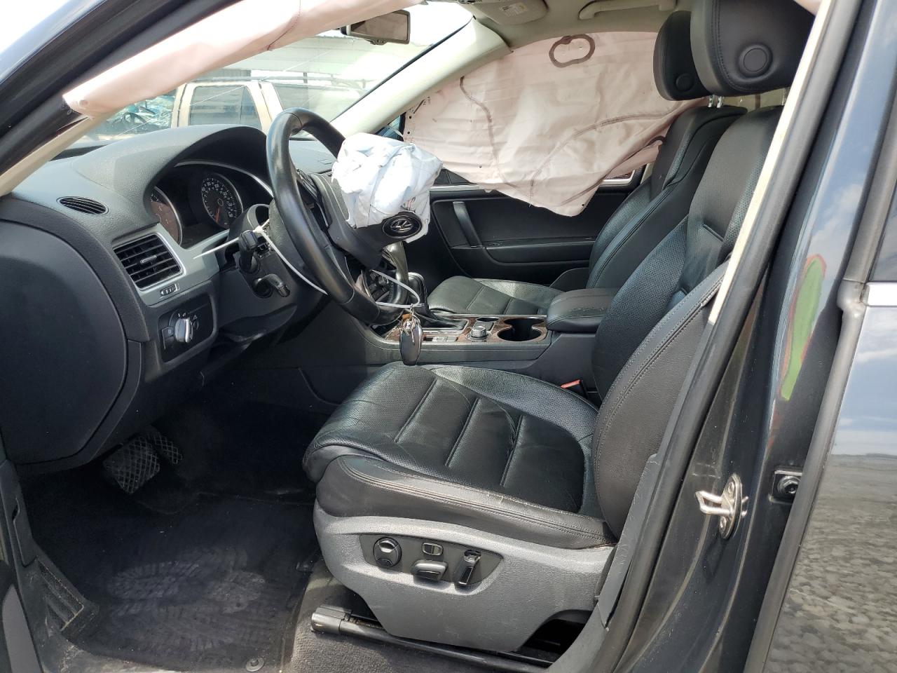 WVGEF9BP1GD001868 2016 Volkswagen Touareg Sport