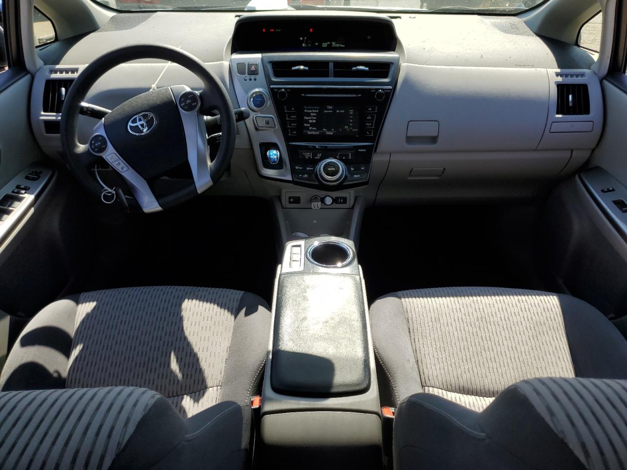 JTDZN3EU8HJ060961 2017 Toyota Prius V