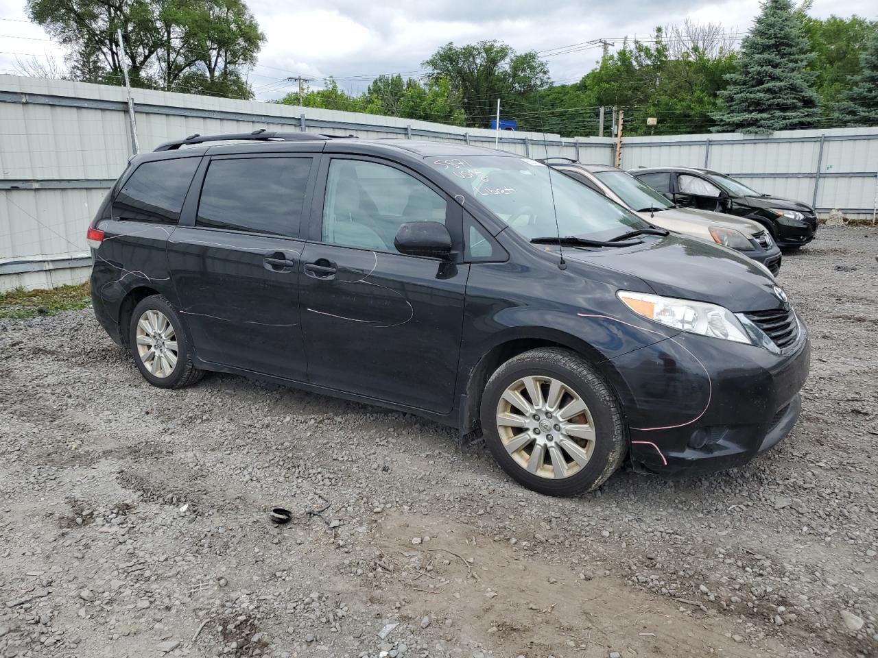 5TDJK3DCXDS060102 2013 Toyota Sienna Le