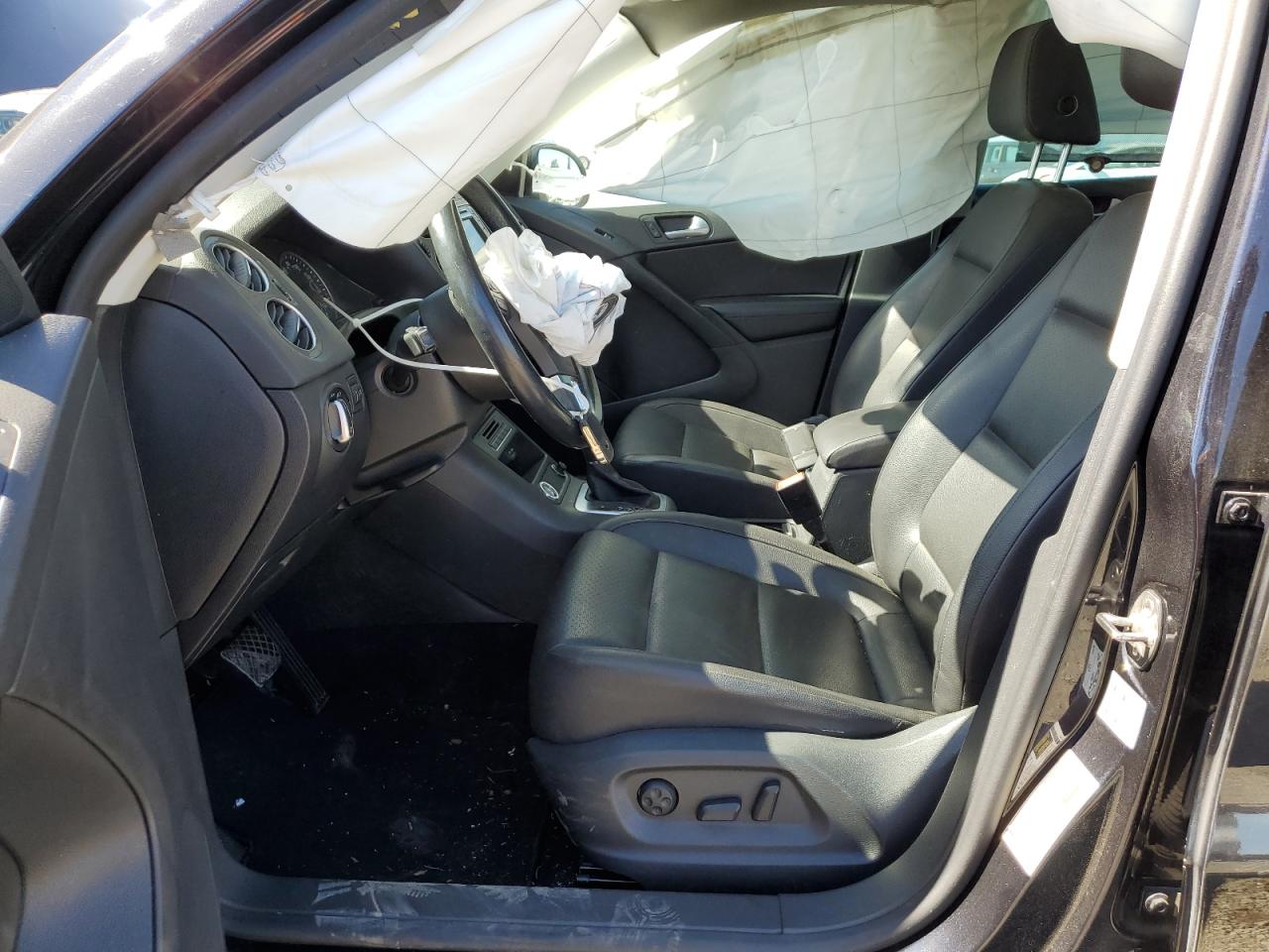 WVGRV7AX6HK002487 2017 Volkswagen Tiguan Wolfsburg