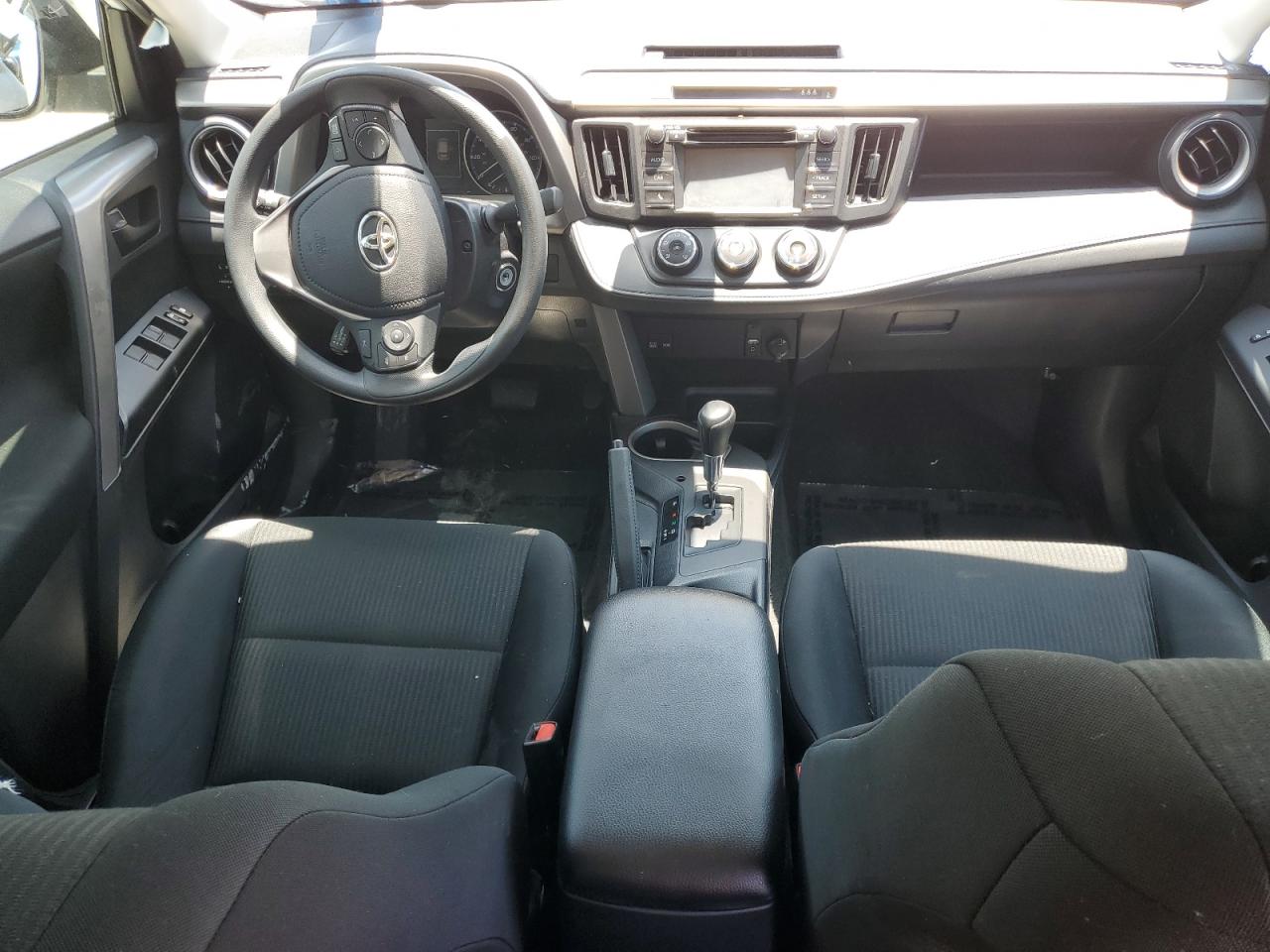 2T3ZFREV1HW388068 2017 Toyota Rav4 Le