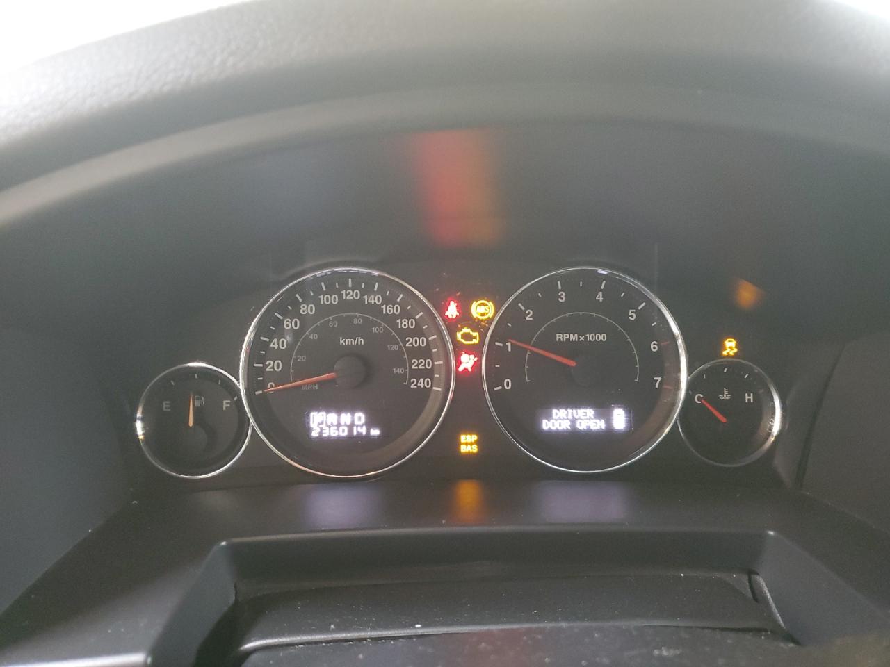 1J4RG4GK8AC152989 2010 Jeep Commander Sport