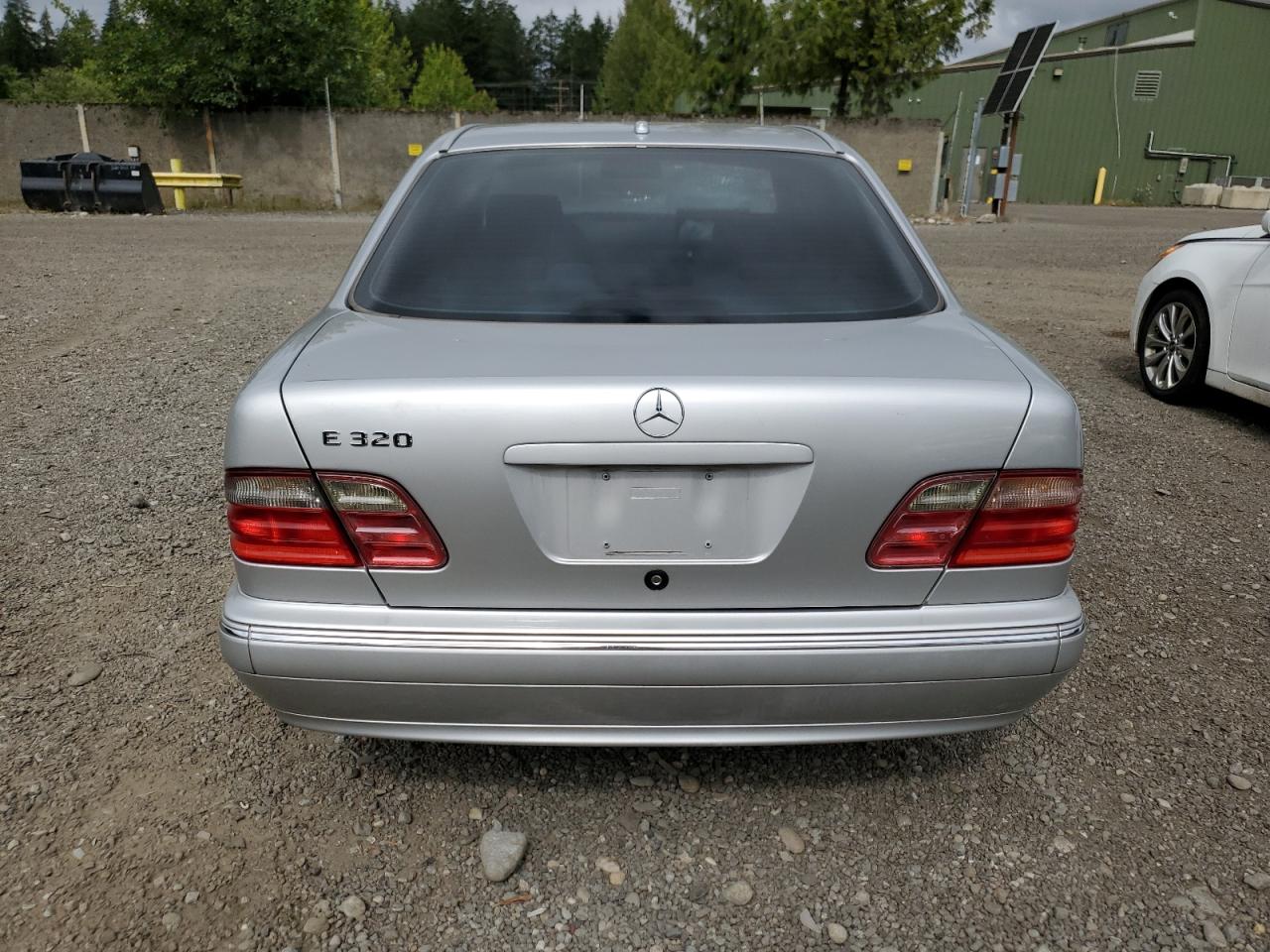 WDBJF65J4YB131308 2000 Mercedes-Benz E 320