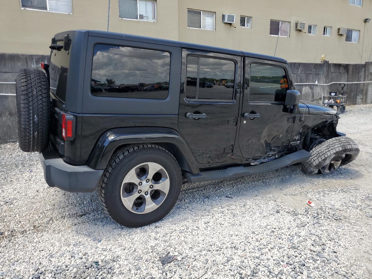 1C4HJWEGXJL927161 2018 Jeep Wrangler Unlimited Sahara