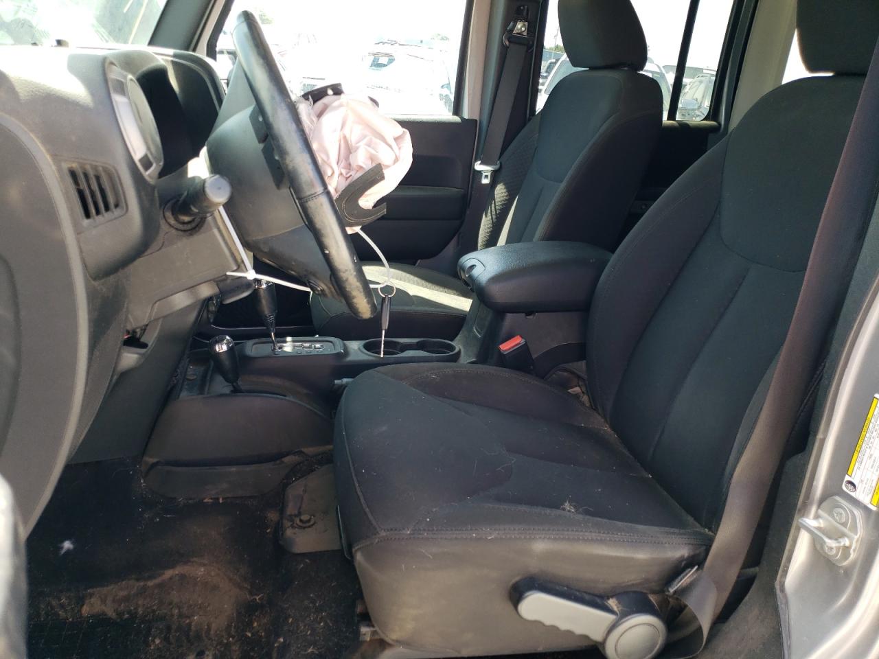 1C4BJWDG2GL319263 2016 Jeep Wrangler Unlimited Sport