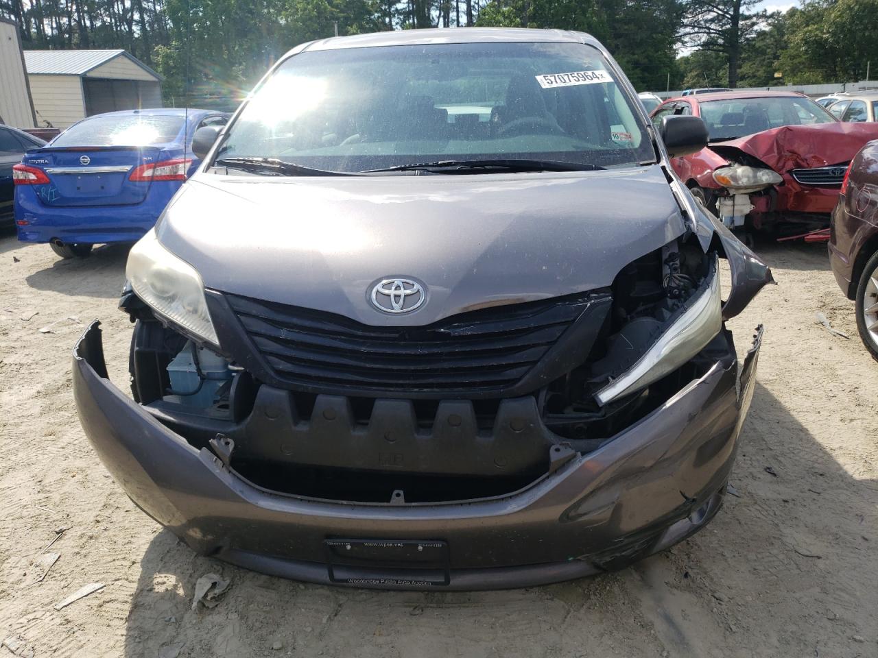 5TDKA3DC2BS003042 2011 Toyota Sienna Base