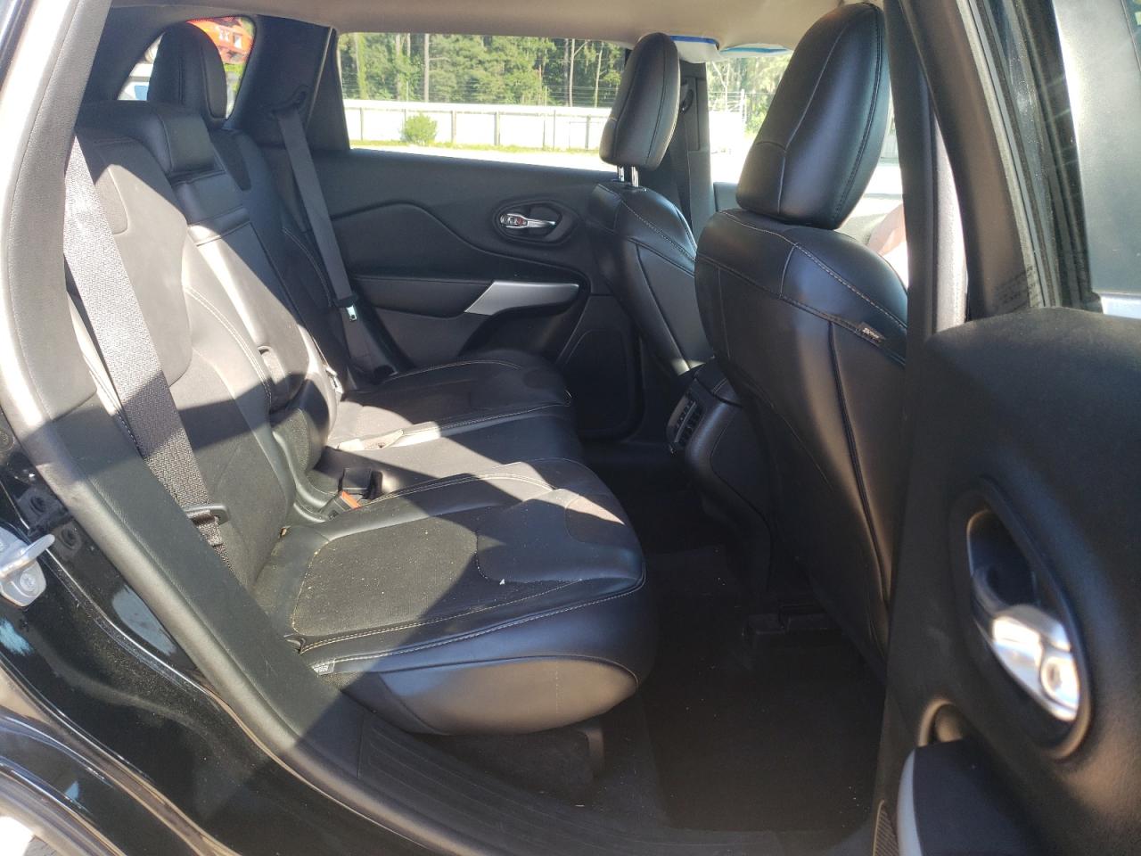 1C4PJMLB0JD529670 2018 Jeep Cherokee Latitude Plus