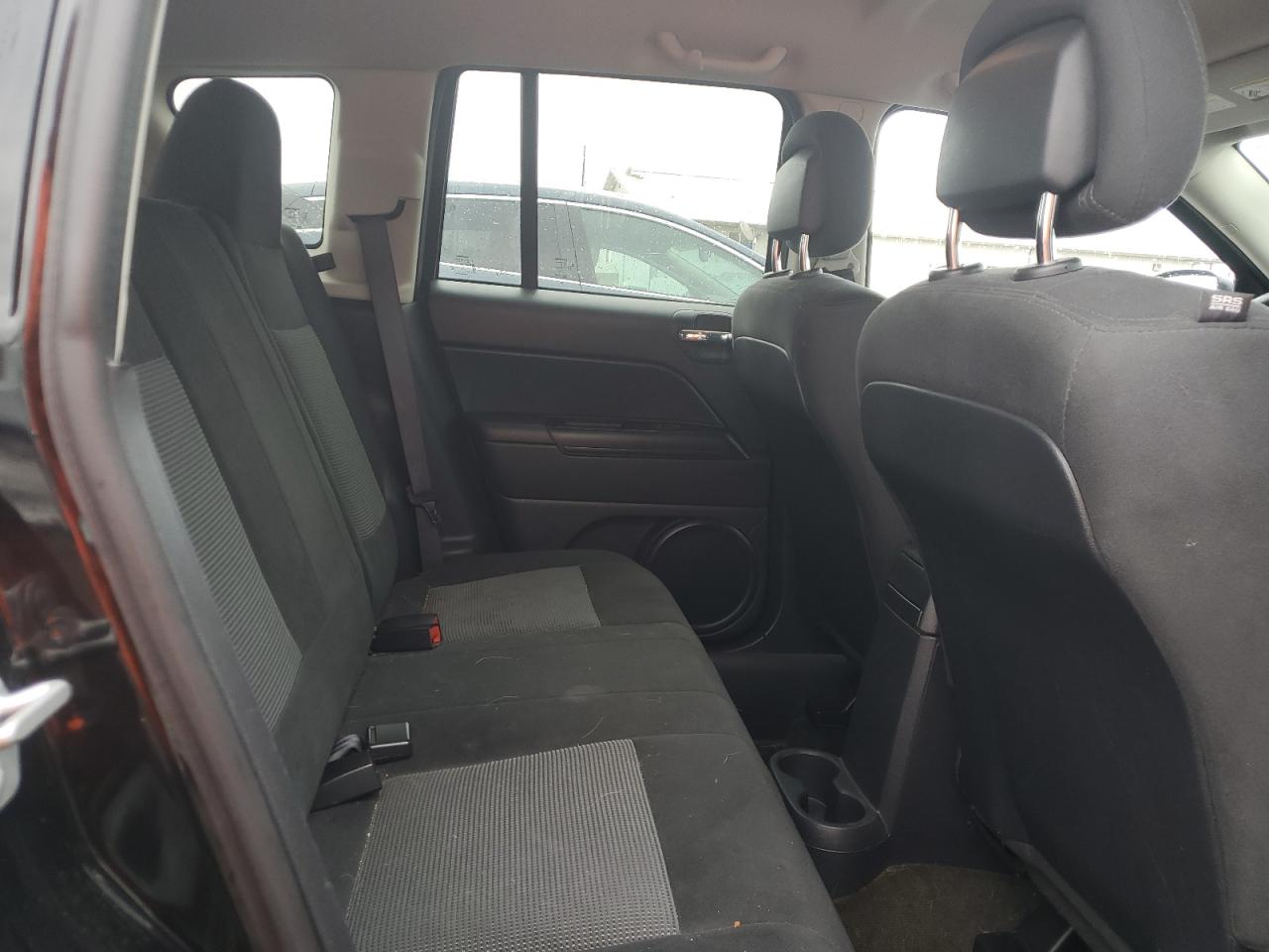 1C4NJDBB9GD756437 2016 Jeep Compass Sport