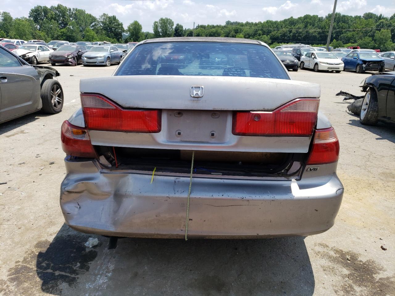 1HGCG1641YA062636 2000 Honda Accord Lx