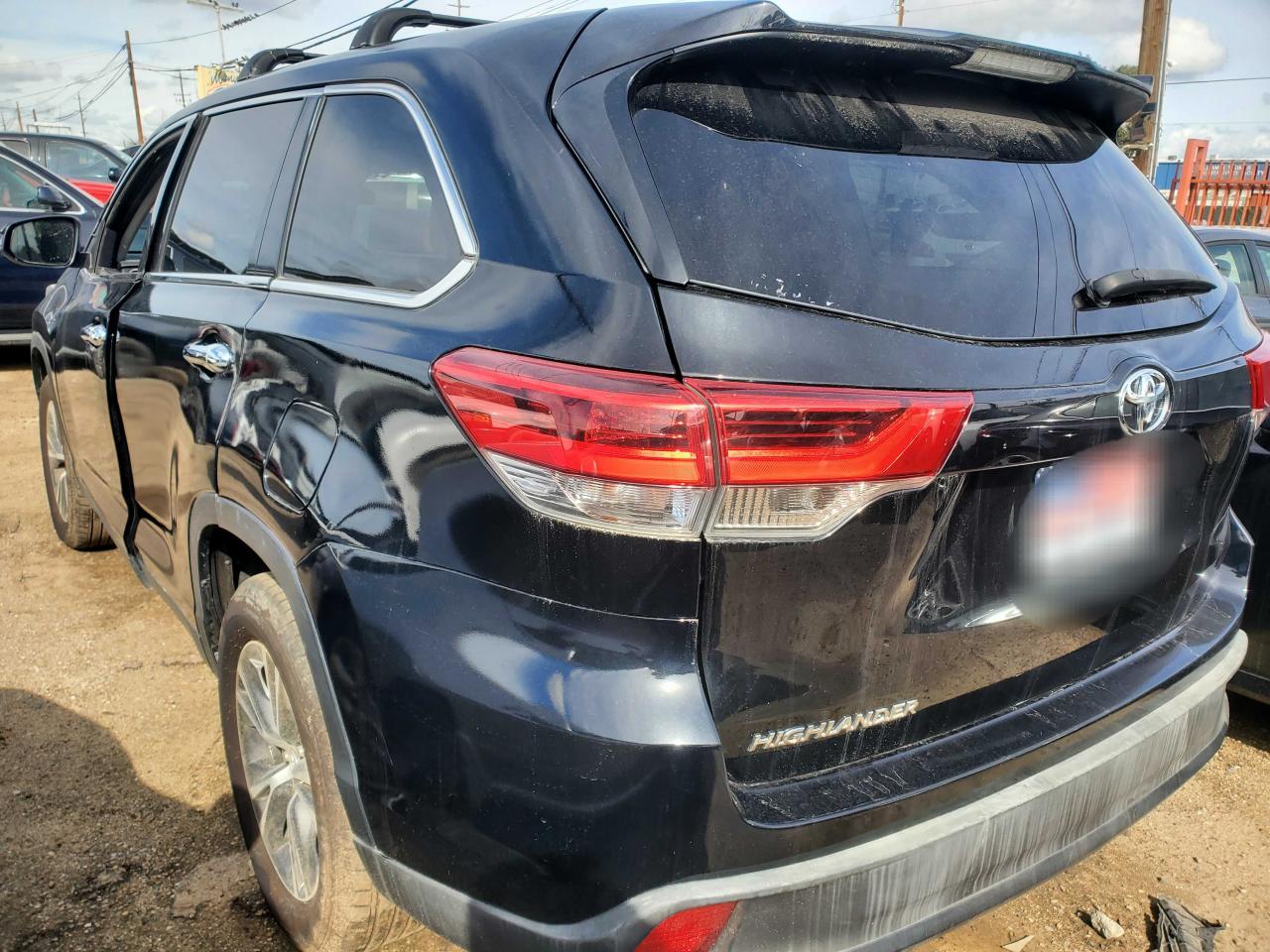 2019 Toyota Highlander Le vin: 5TDZZRFH6KS309325