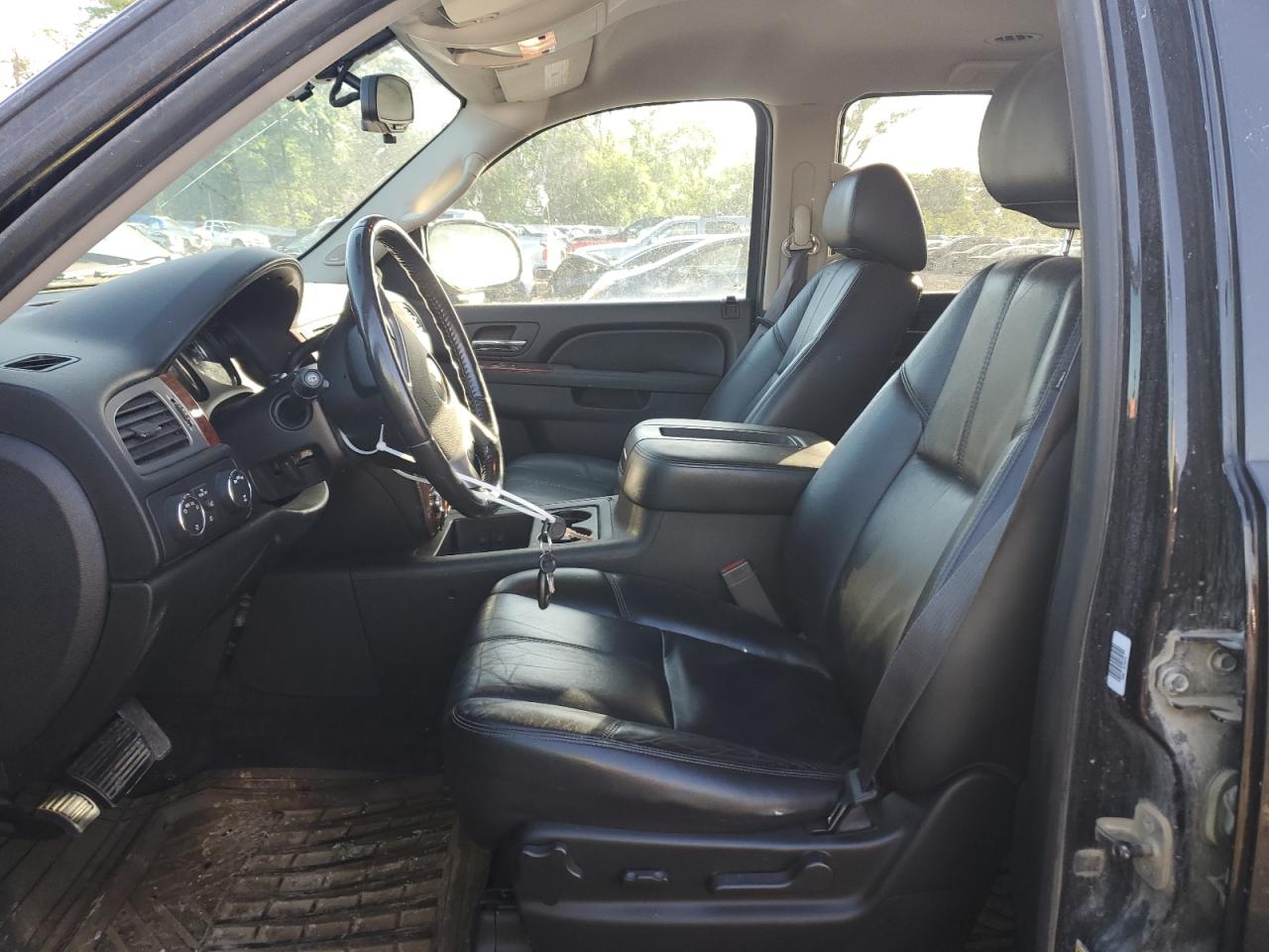 1GNSKBE07BR303533 2011 Chevrolet Tahoe K1500 Lt