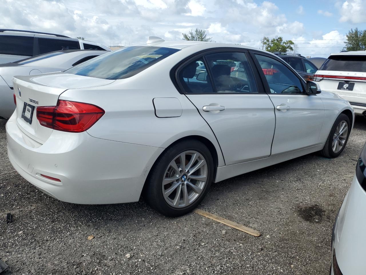 WBA8A9C56JAH14447 2018 BMW 320 I