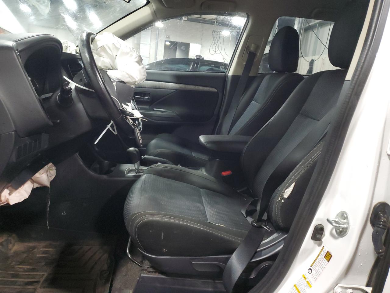 JA4AZ3A34GZ033264 2016 Mitsubishi Outlander Se