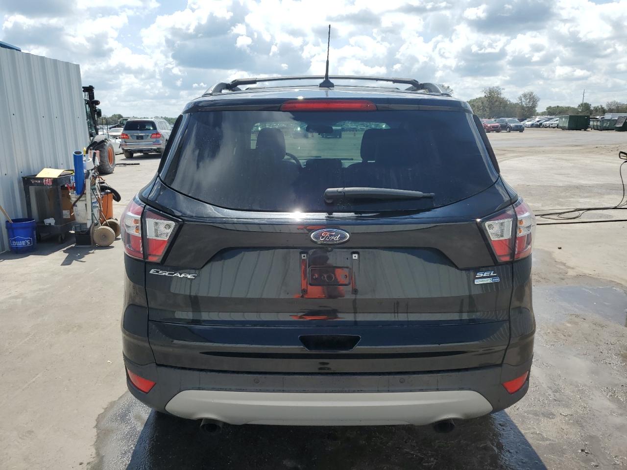 1FMCU9HD1JUB69530 2018 Ford Escape Sel