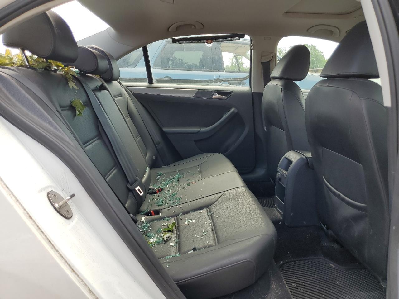 3VWDB7AJ4HM374239 2017 Volkswagen Jetta Se