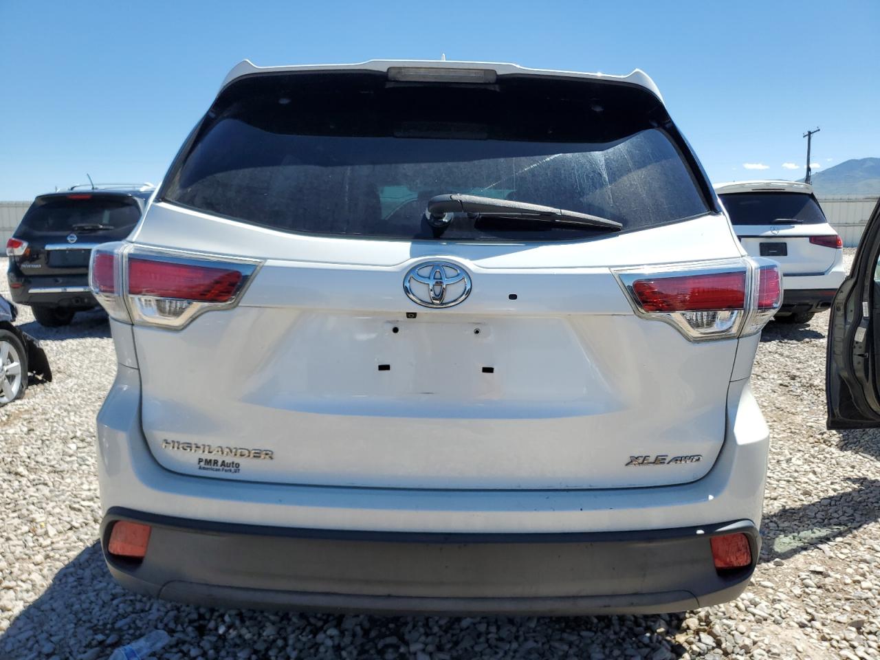 XTDJKRFH8FS100885 2015 Toyota Highlander