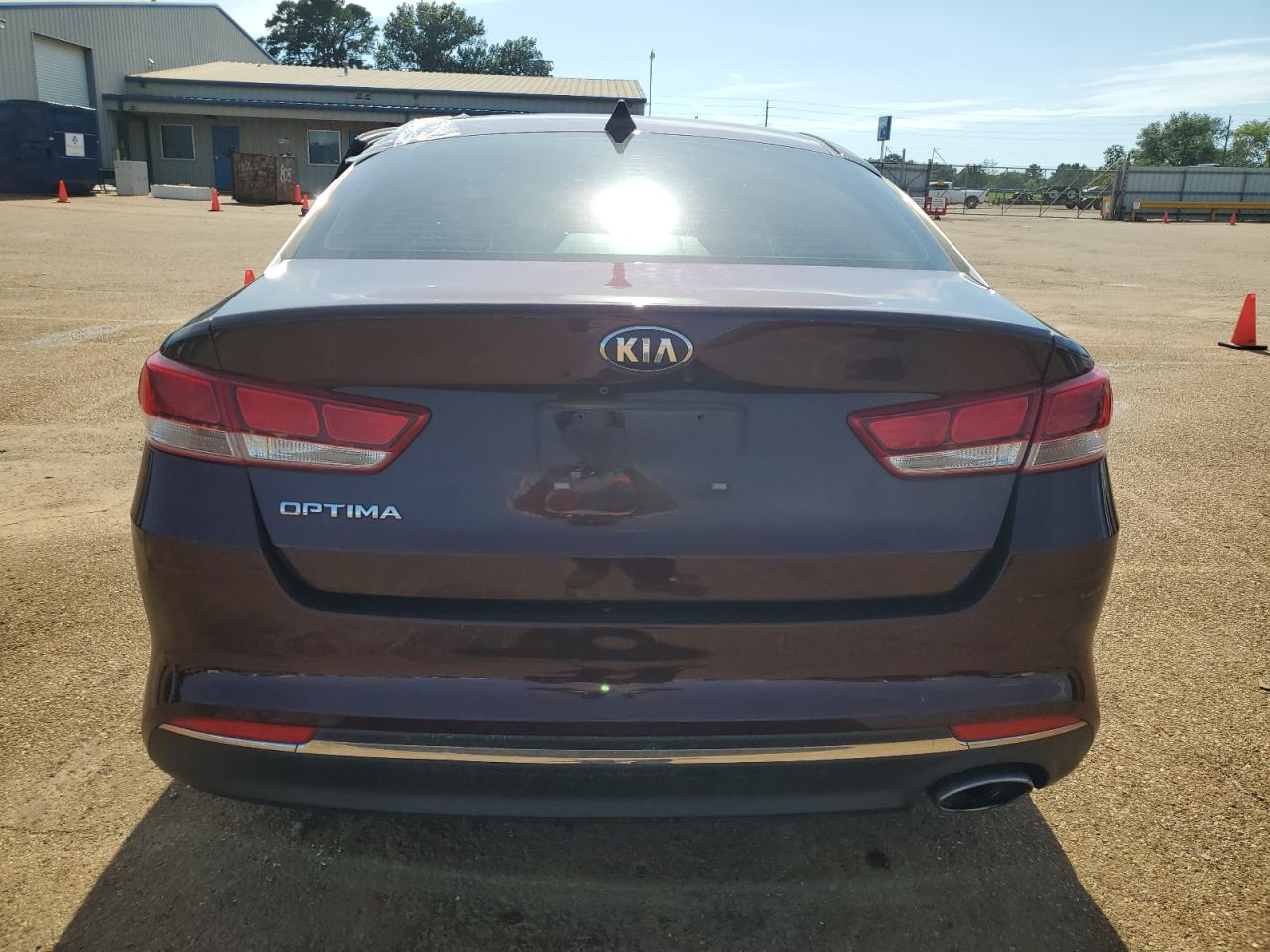 5XXGT4L35JG270666 2018 Kia Optima Lx