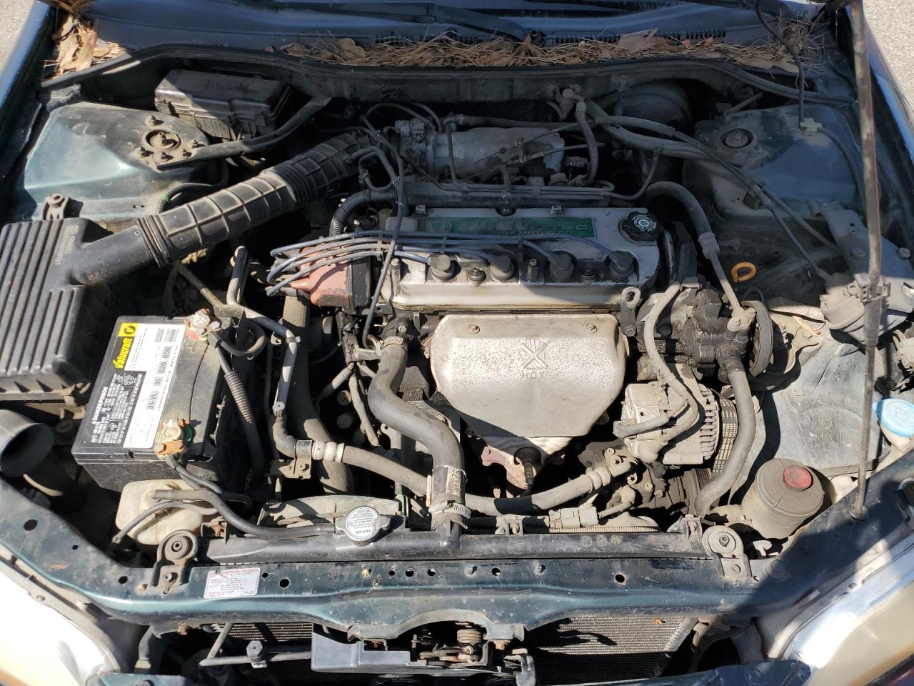1HGCG6657YA040582 2000 Honda Accord Lx