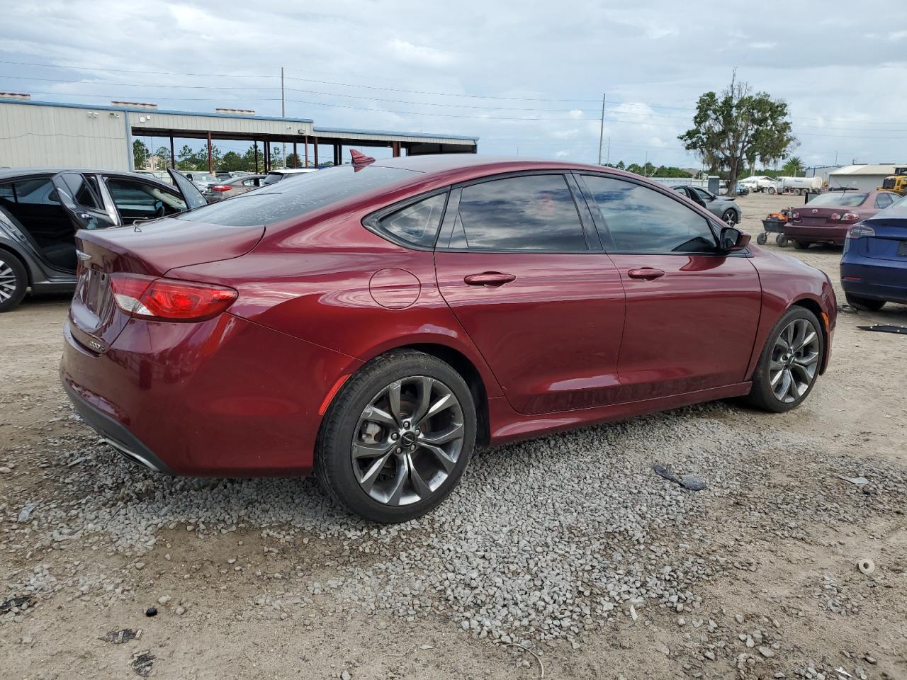 2015 Chrysler 200 S vin: 1C3CCCDG9FN678551