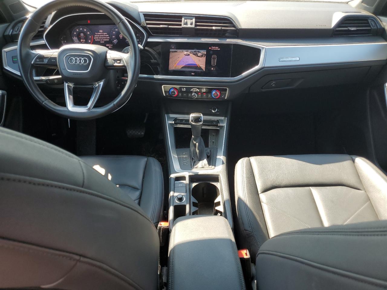 WA1AECF38K1076680 2019 Audi Q3 Premium