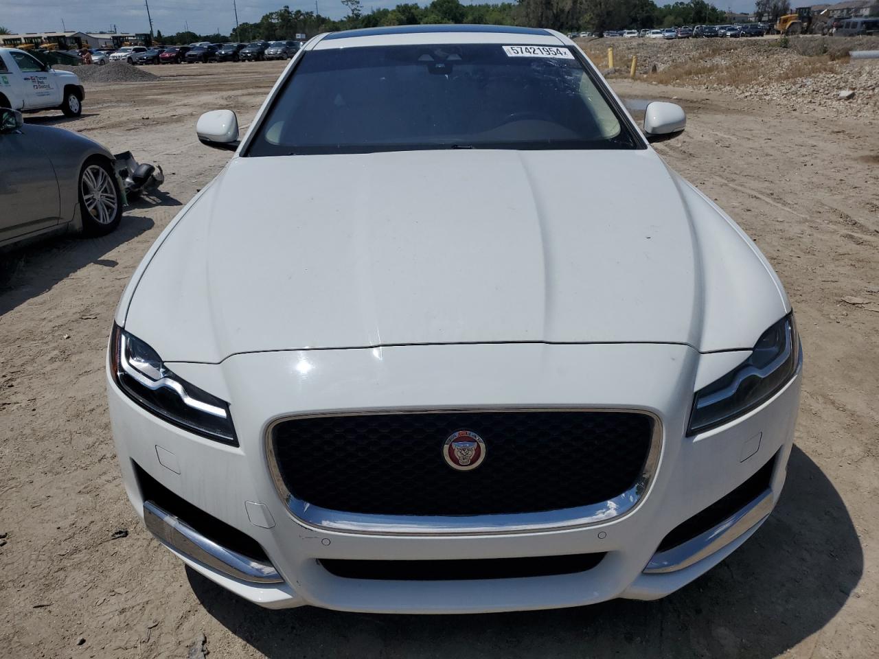 2017 Jaguar Xf Premium vin: SAJBD4BVXHCY39095