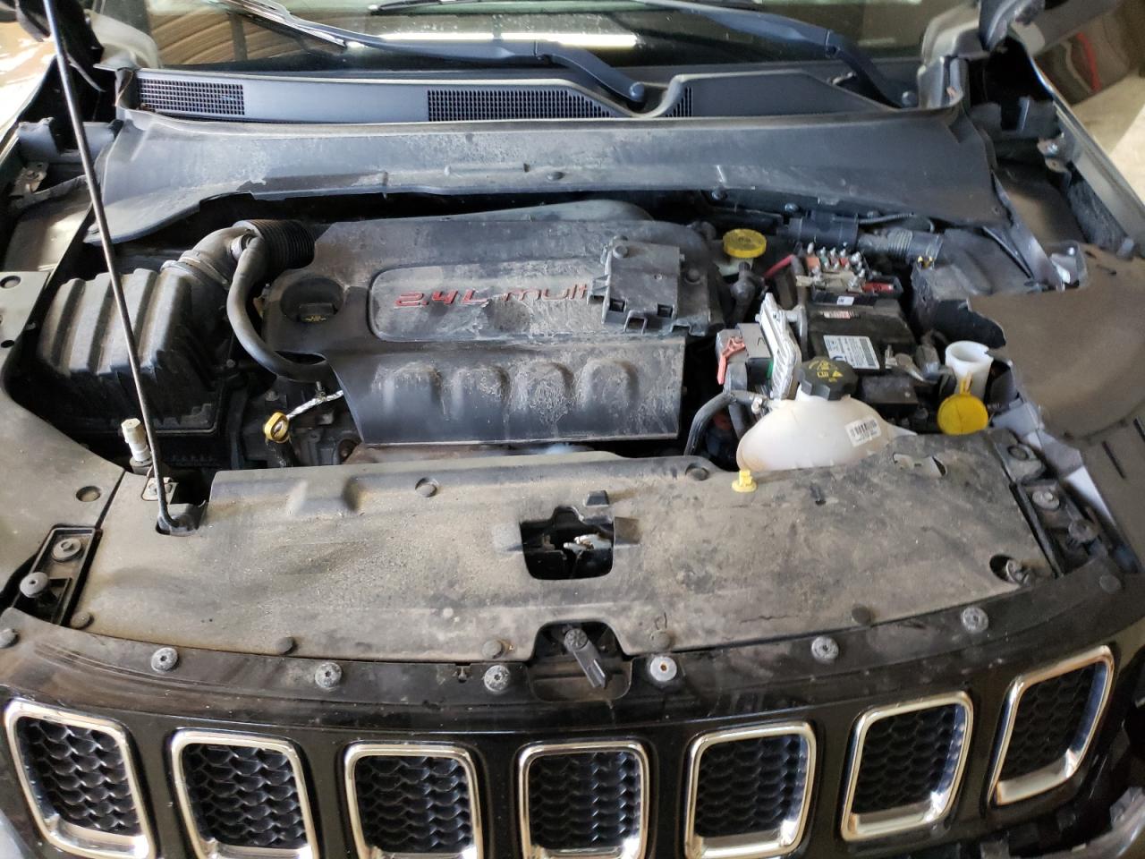 3C4NJDBB9JT255954 2018 Jeep Compass Latitude