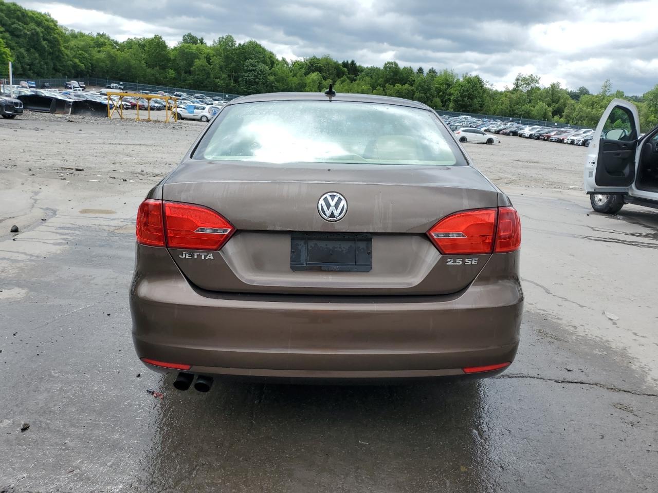 3VWDZ7AJ4BM037556 2011 Volkswagen Jetta Se