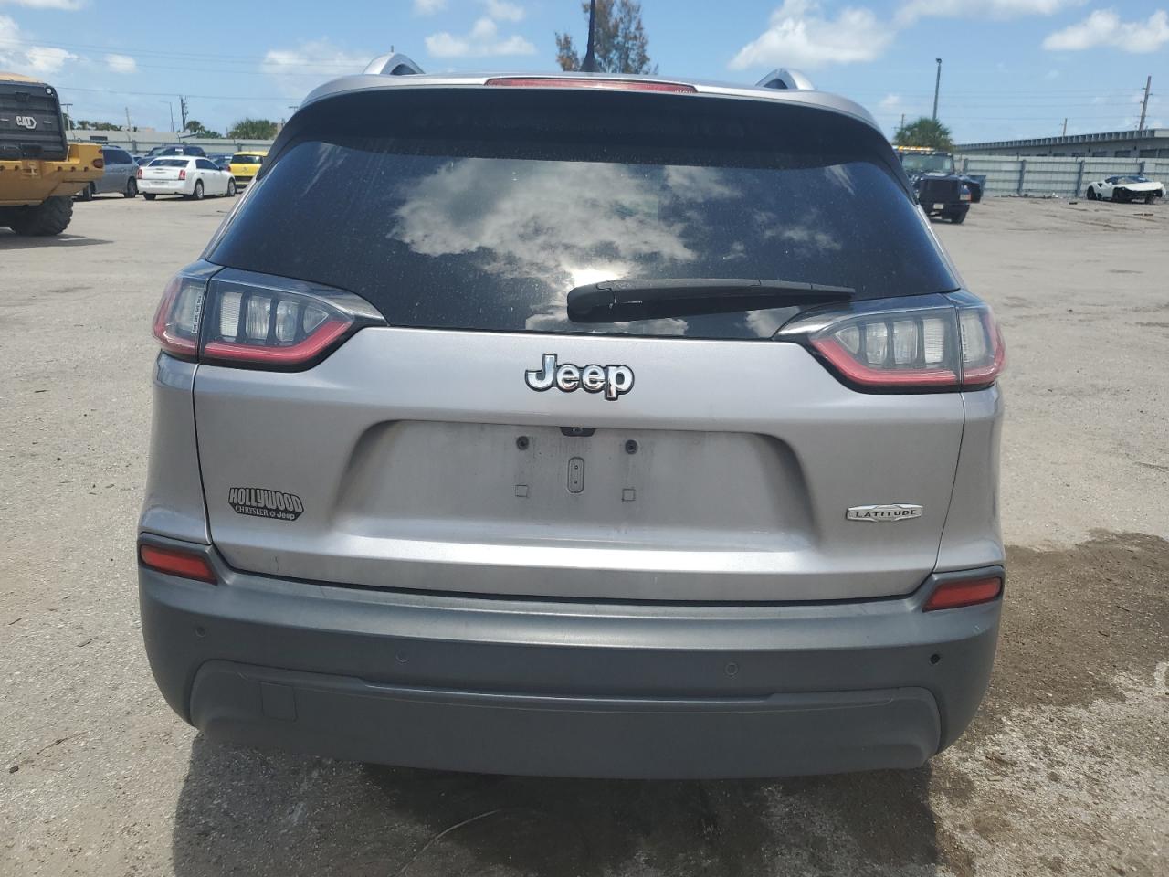 1C4PJLLB8KD316204 2019 Jeep Cherokee Latitude Plus