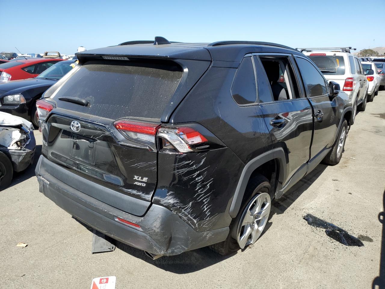 2T3P1RFV9MC142367 2021 Toyota Rav4 Xle