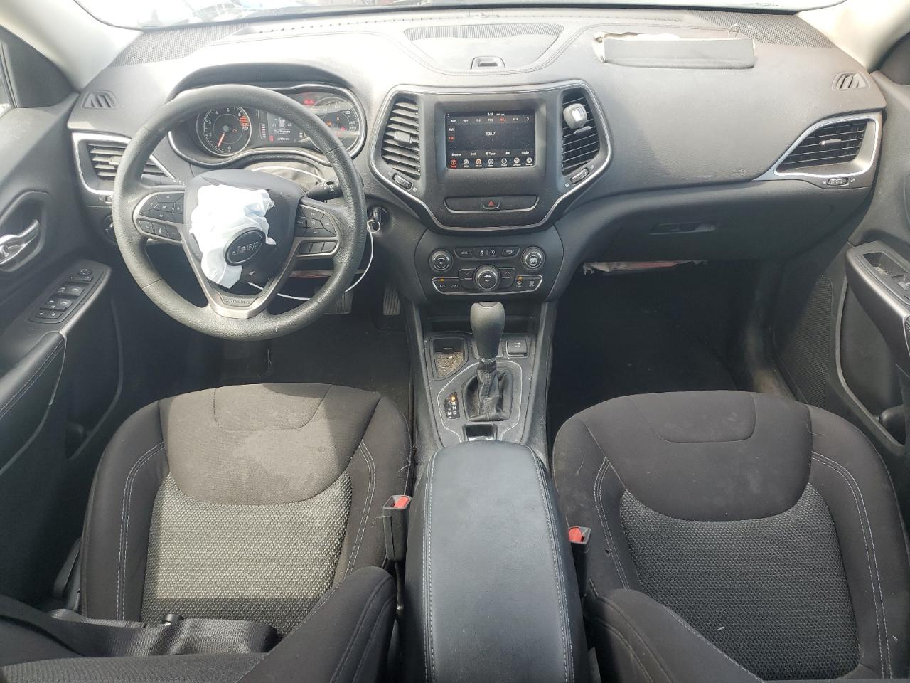 1C4PJLCB0KD297339 2019 Jeep Cherokee Latitude