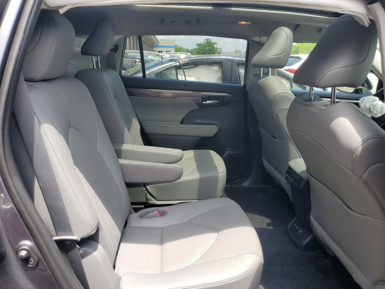 5TDFZRBH3MS149139 2021 Toyota Highlander Platinum