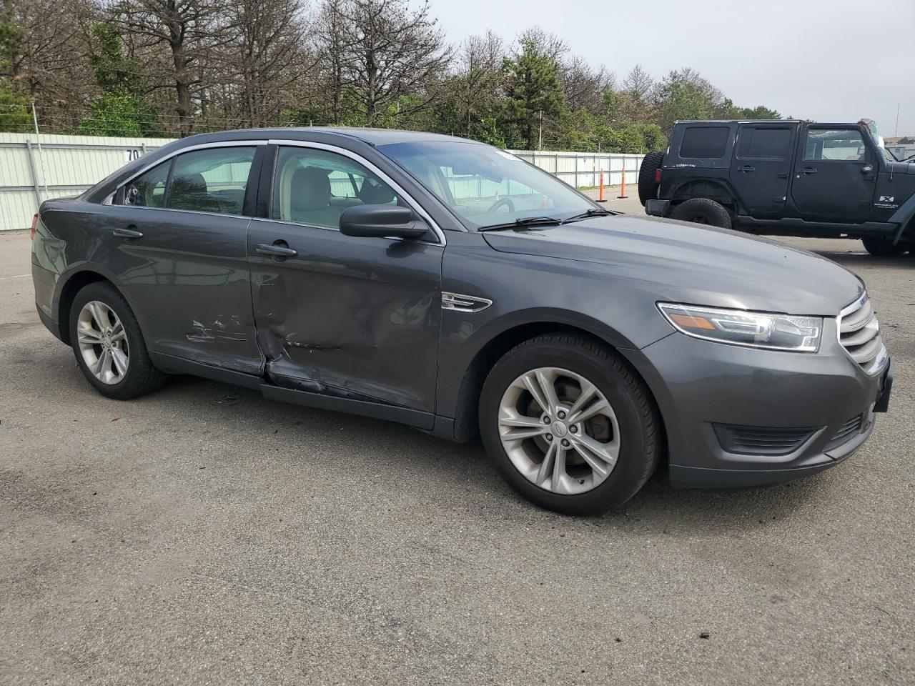 Lot #2923652771 2017 FORD TAURUS SE