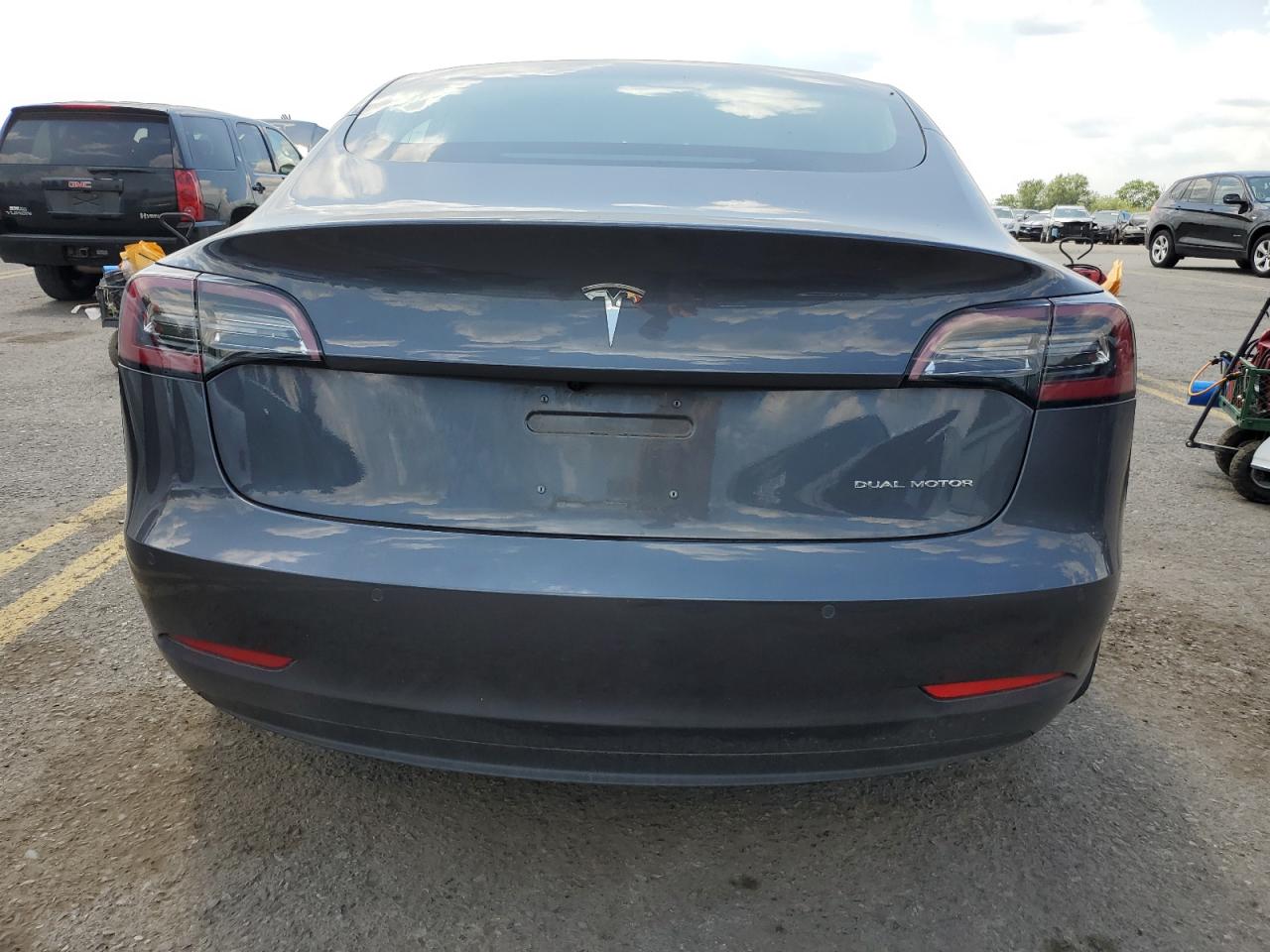 5YJ3E1EB5JF145732 2018 Tesla Model 3