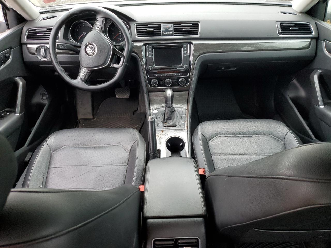 1VWBA7A36JC019351 2018 Volkswagen Passat Se