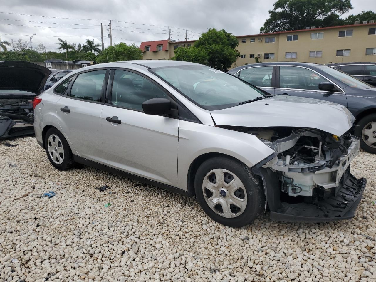 2016 Ford Focus S vin: 1FADP3E21GL342984