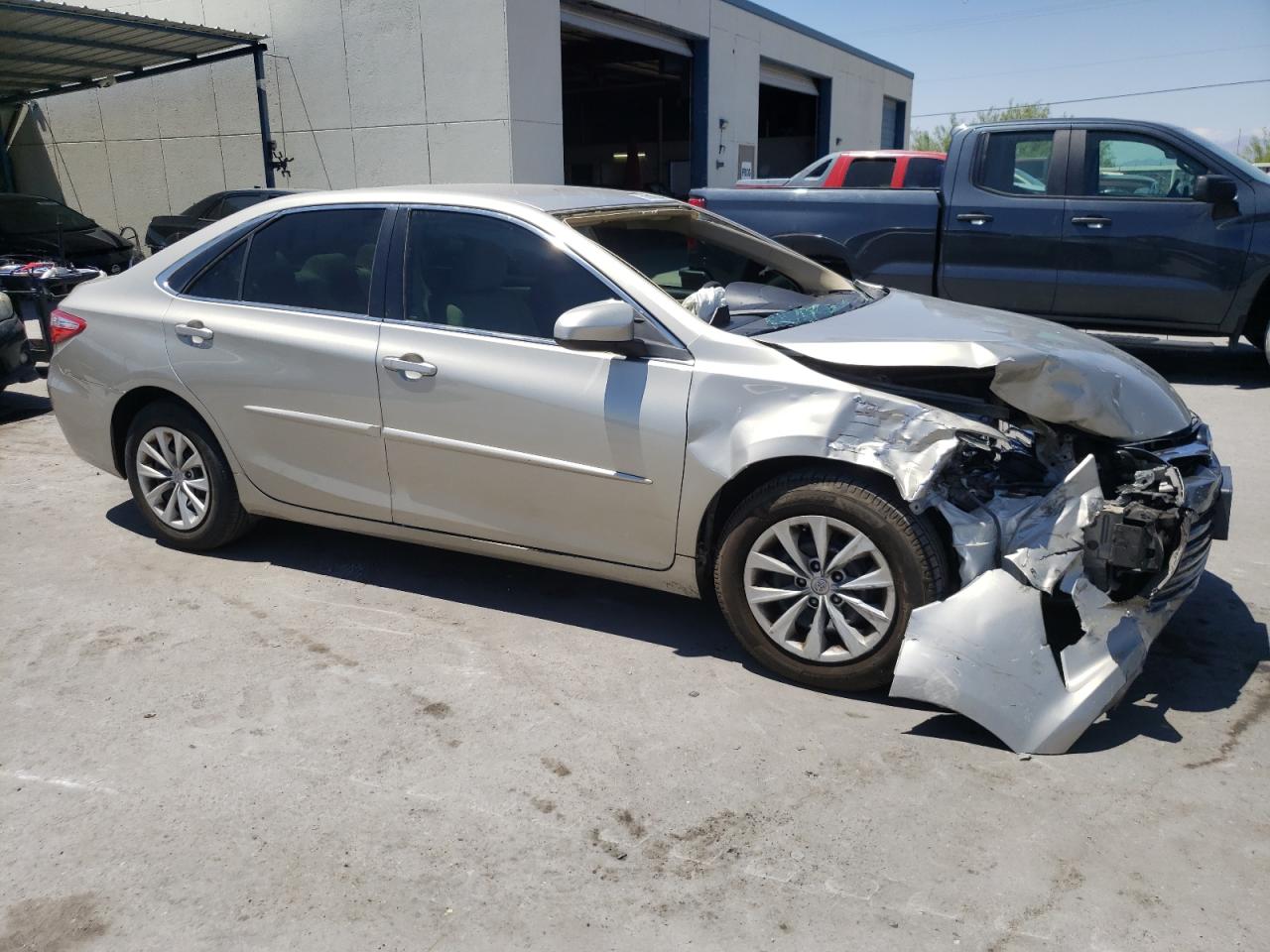 4T4BF1FK1FR445050 2015 Toyota Camry Le