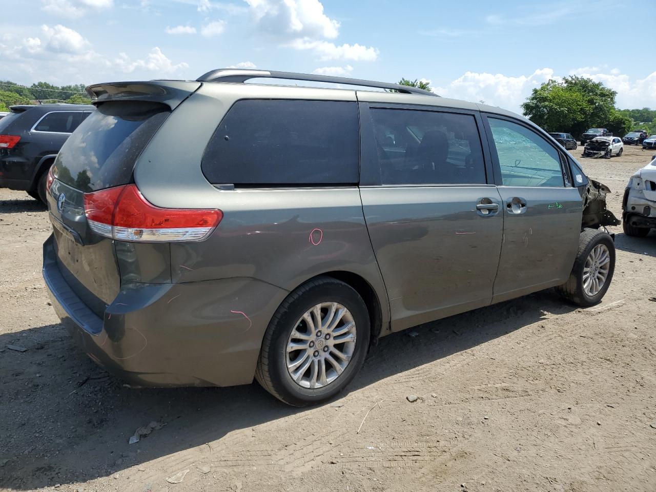 5TDYK3DC2CS219613 2012 Toyota Sienna Xle