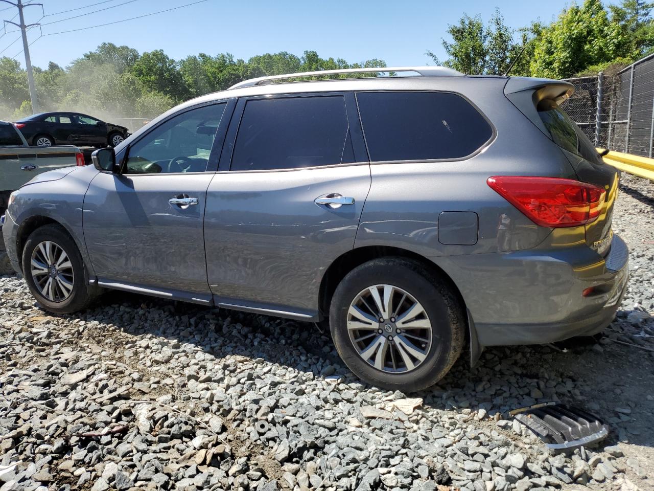 2017 Nissan Pathfinder S vin: 5N1DR2MM1HC624413