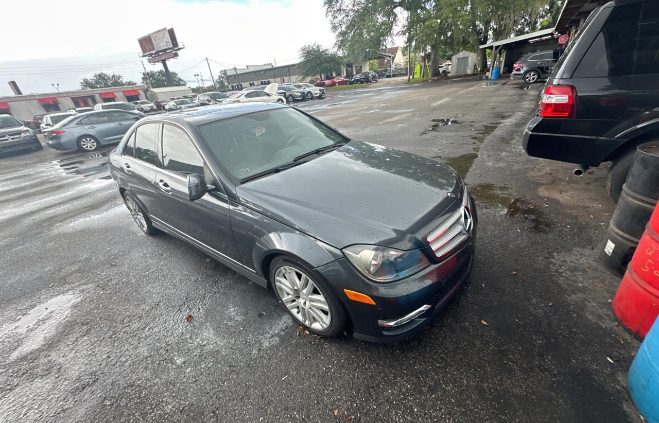 2013 Mercedes-Benz C 250 vin: WDDGF4HB1DR245097