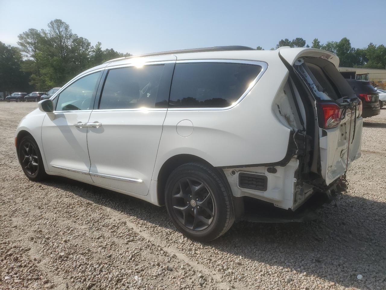 2017 Chrysler Pacifica Touring L vin: 2C4RC1BG3HR763064