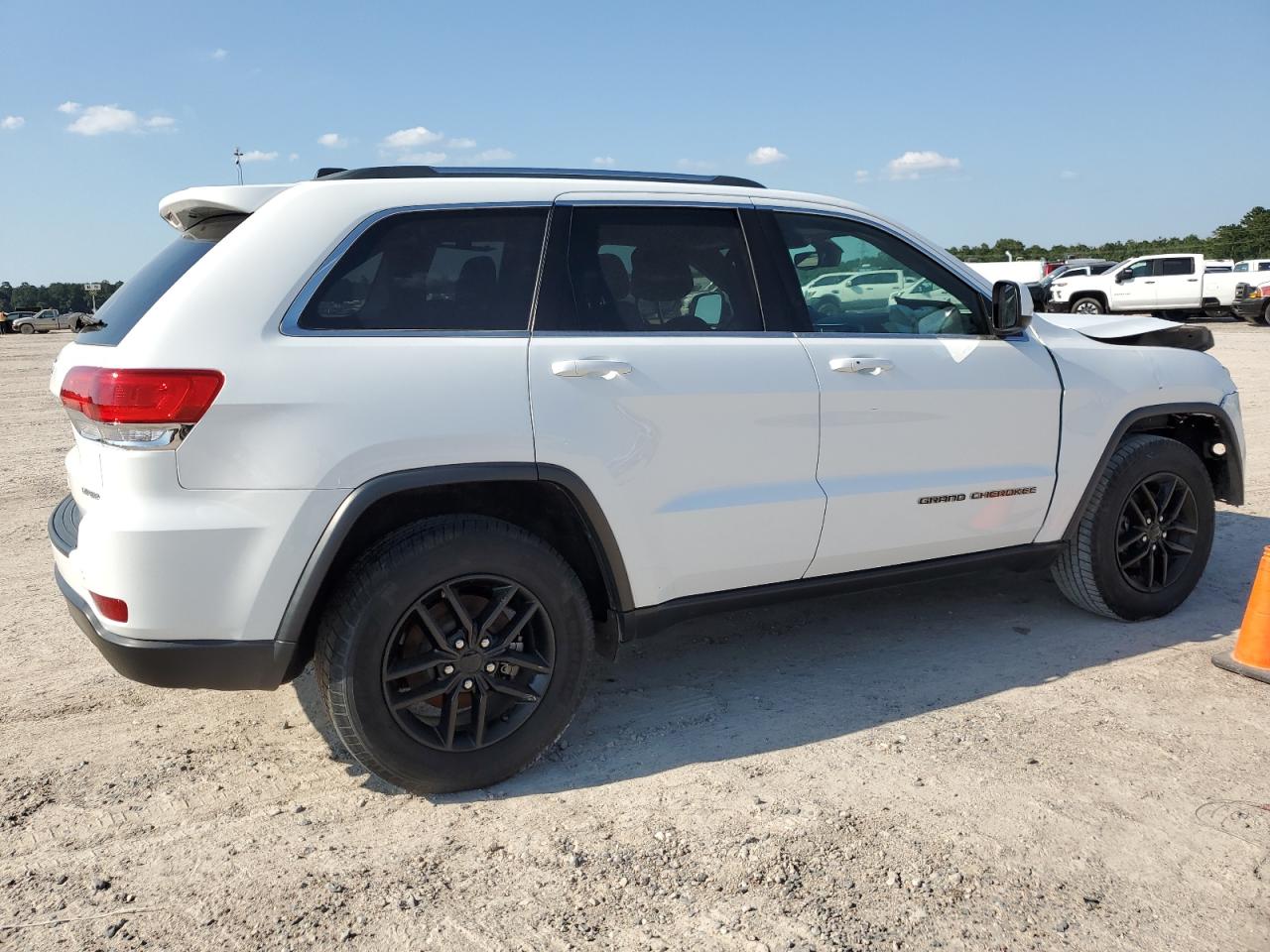 1C4RJEAG1JC149403 2018 Jeep Grand Cherokee Laredo