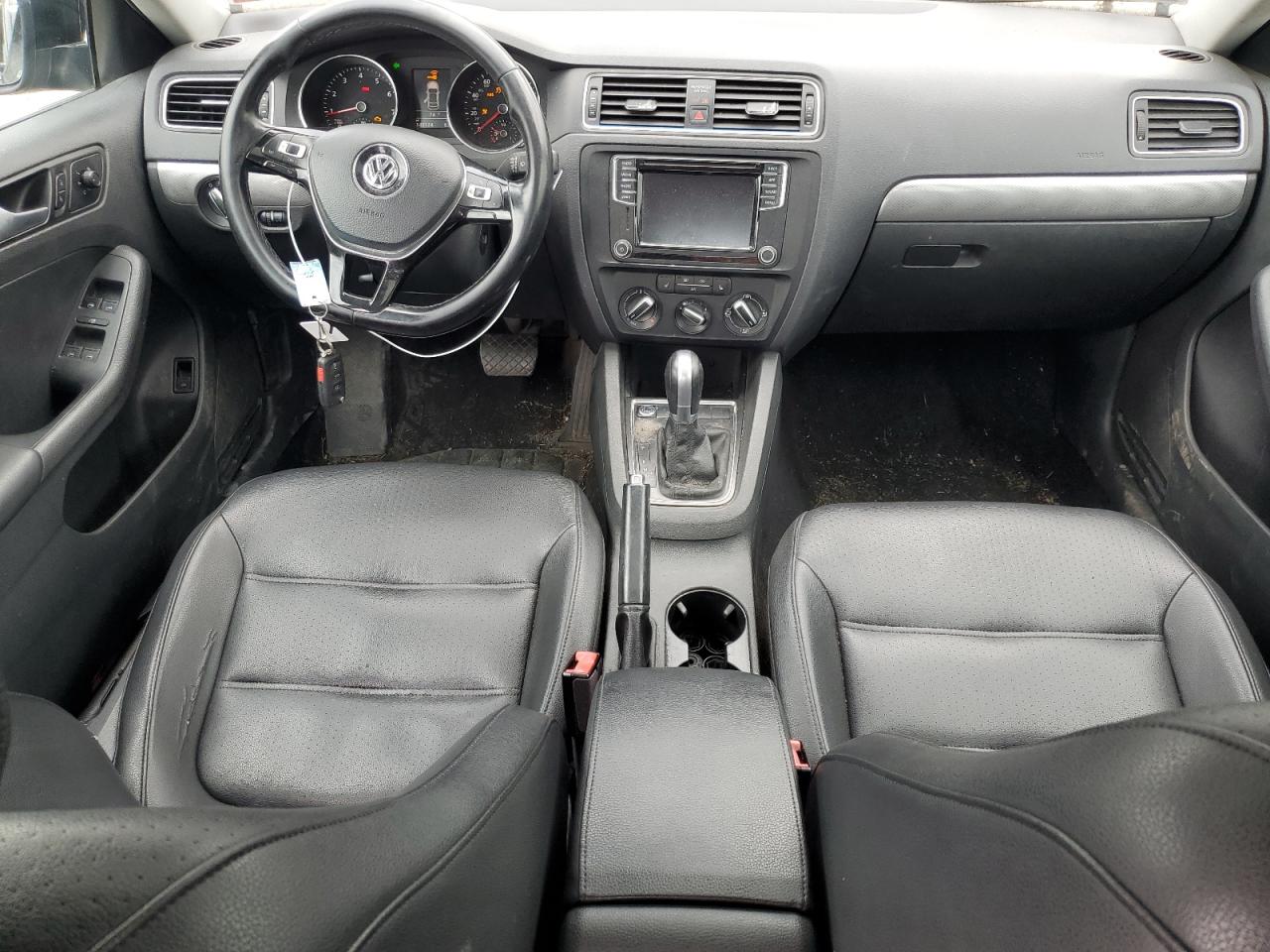 3VWDB7AJ9JM237268 2018 Volkswagen Jetta Se