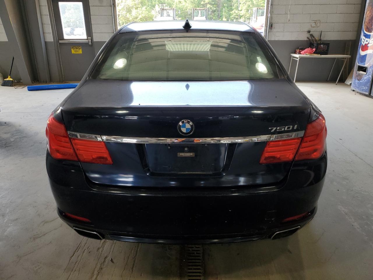 WBAKC6C52CC396197 2012 BMW 750 Xi