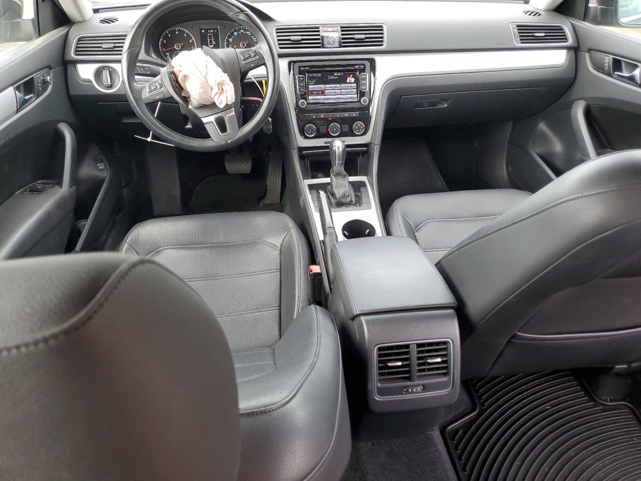 1VWBP7A35DC107200 2013 Volkswagen Passat Se