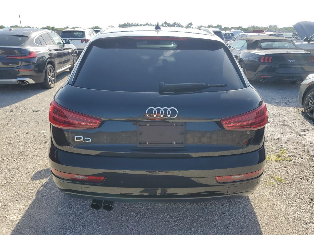 WA1BCCFS5JR026529 2018 Audi Q3 Premium