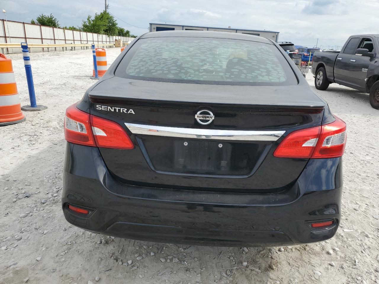 2018 Nissan Sentra S vin: 3N1AB7APXJY310637