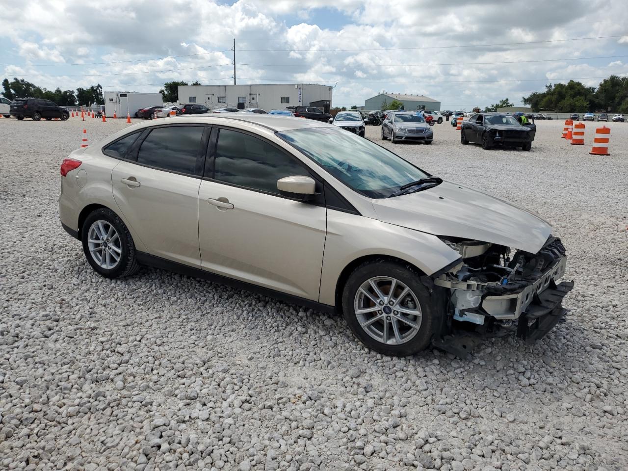 2018 Ford Focus Se vin: 1FADP3F21JL302460