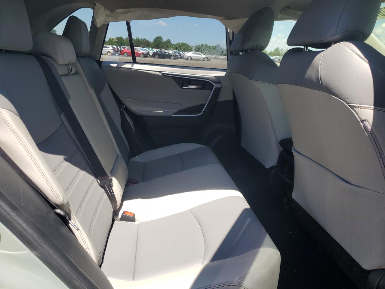 JTMA1RFV4MD073136 2021 Toyota Rav4 Xle Premium